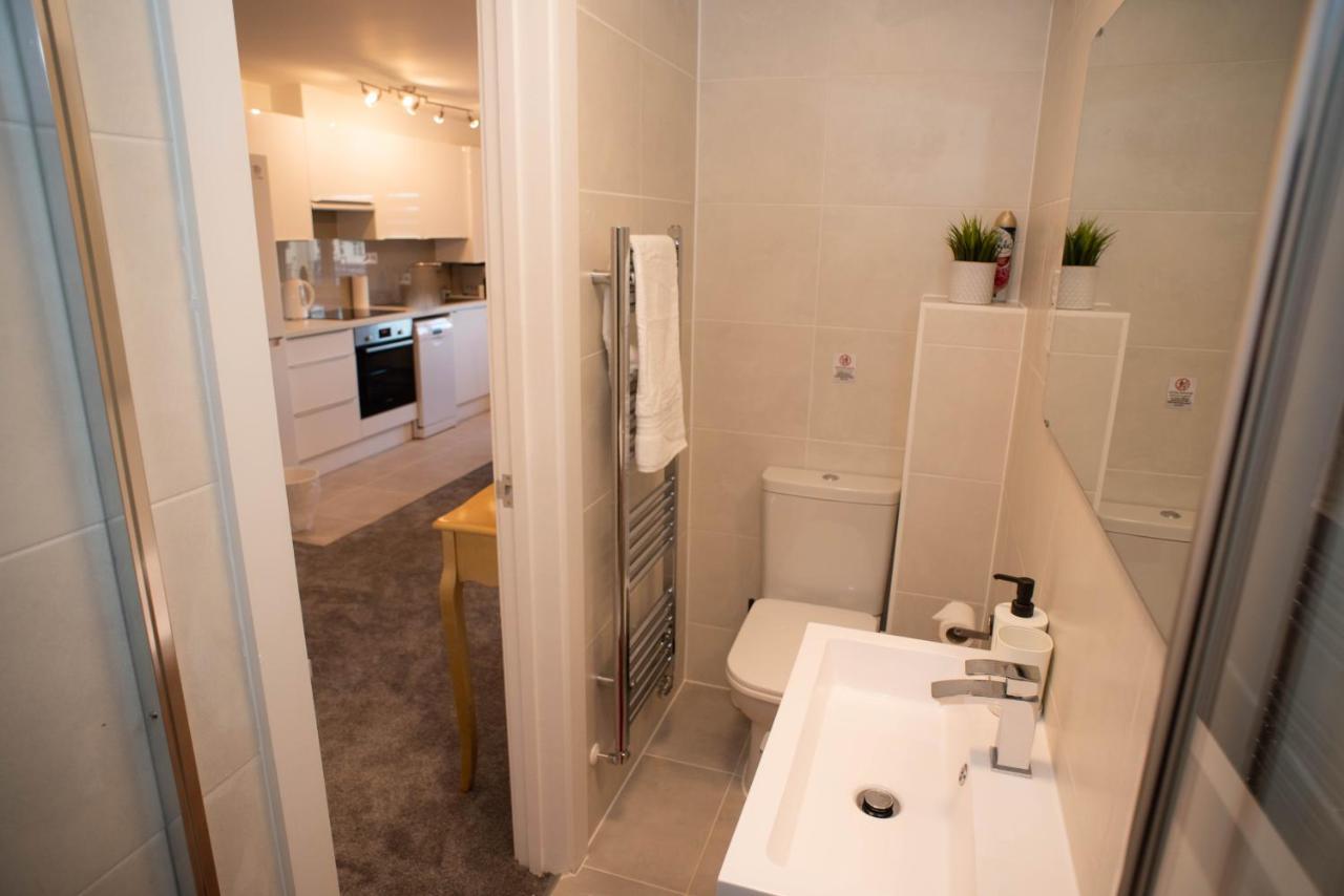Walnut Flats: Cozy 2-Bedroom Near Oxford with Netflix & Parking Kidlington Exterior photo